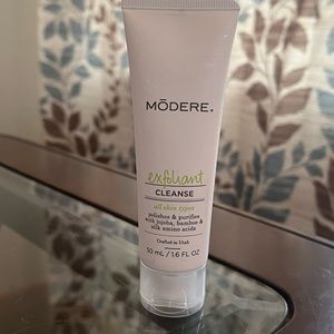 Modere exfoliating face wash